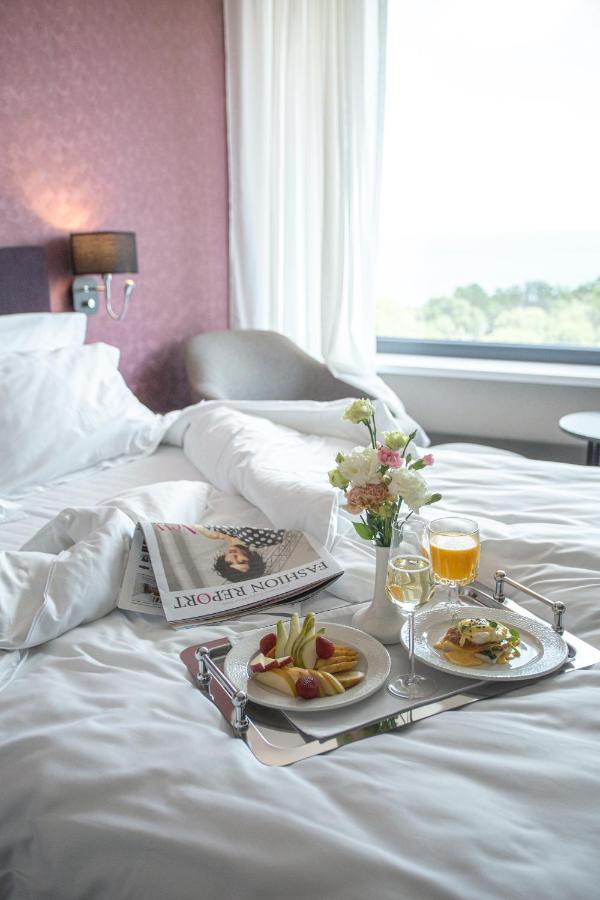 Premier Hotel โอเดสซา ภายนอก รูปภาพ Room service