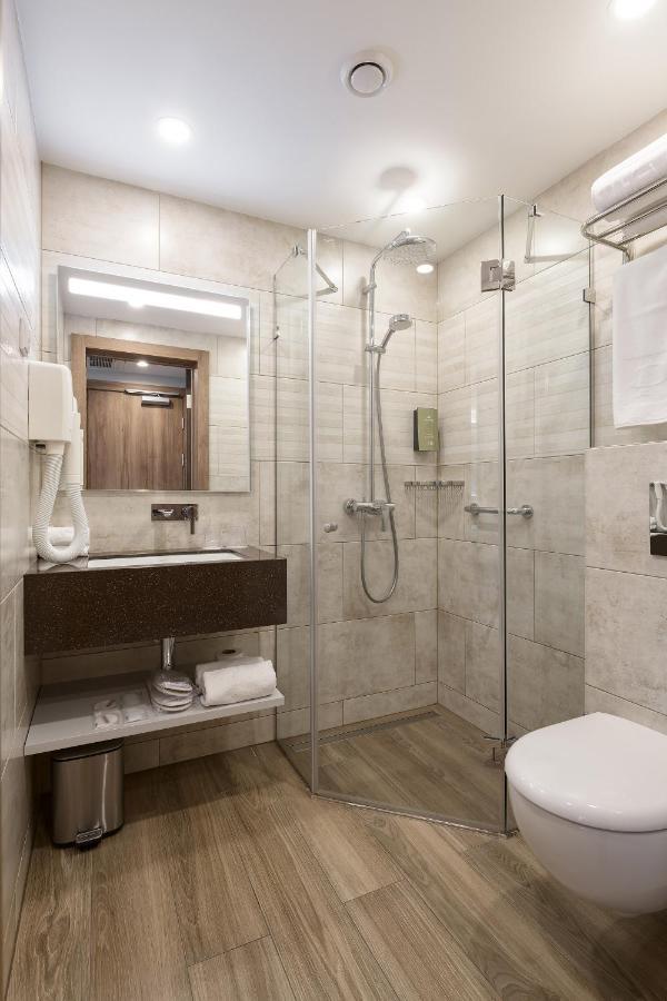 Premier Hotel โอเดสซา ภายนอก รูปภาพ A shower cubicle