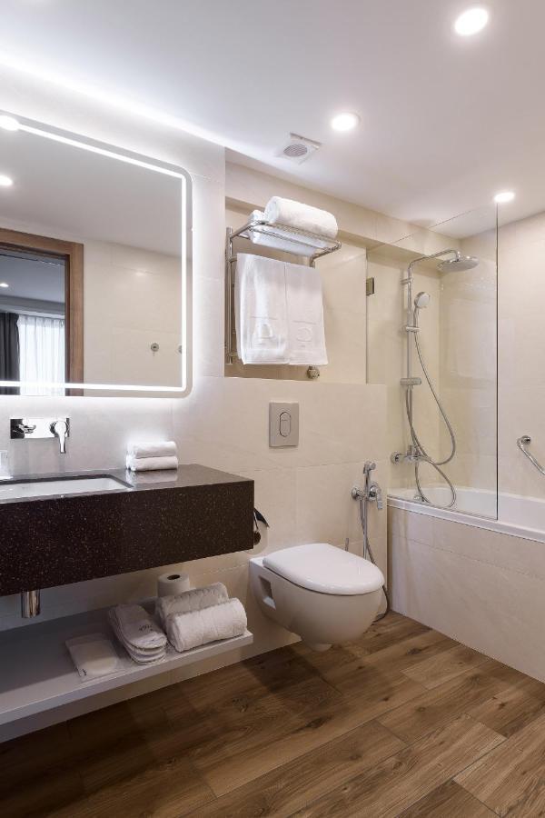 Premier Hotel โอเดสซา ภายนอก รูปภาพ Bathroom