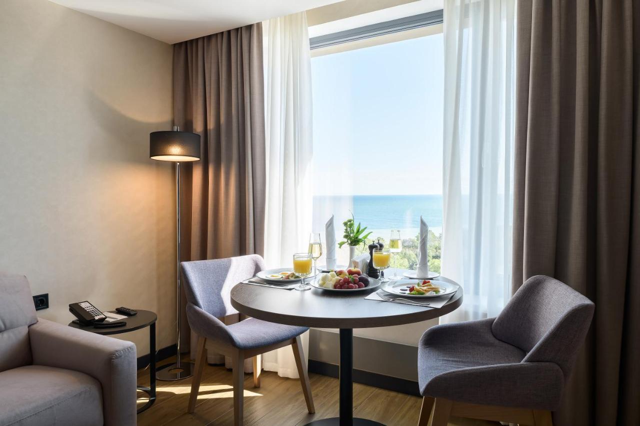 Premier Hotel โอเดสซา ภายนอก รูปภาพ A room at the hotel