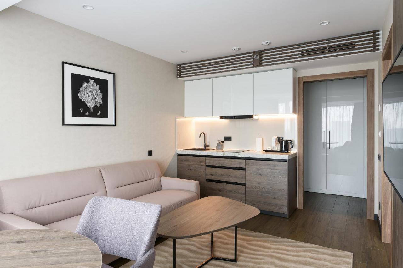 Premier Hotel โอเดสซา ภายนอก รูปภาพ A typical apartment at The Collective Old Oak