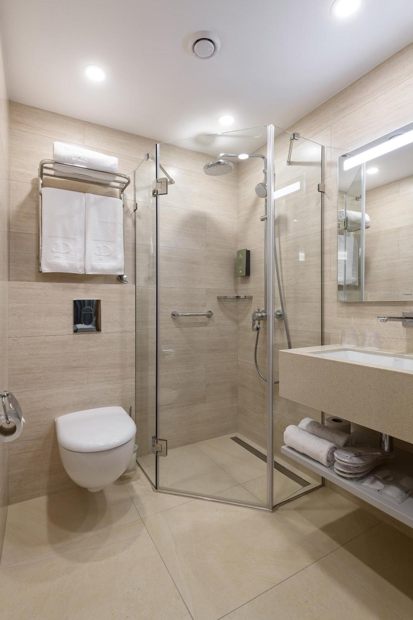 Premier Hotel โอเดสซา ห้อง รูปภาพ A shower cubicle